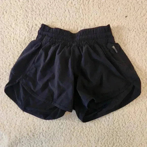 lululemon athletica Pants - lululemon athletica Black Women's Shorts, size 4